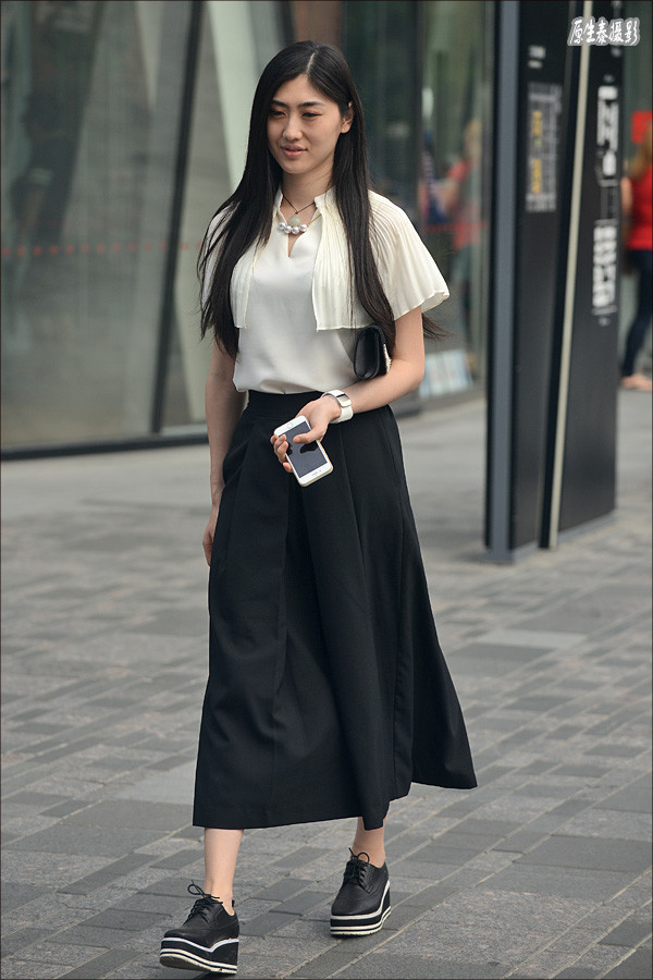 北京多姿多彩的秋装潮女街拍(图)