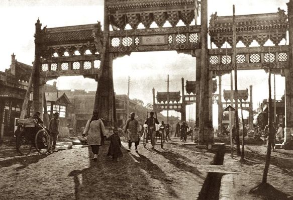老照片：袁世凯治下的北京，内城街景，1915年！